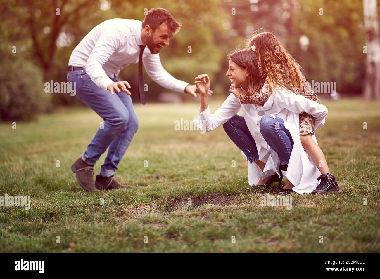 Familie verbringt gemeinsam Freizeit in einem Park Stockfoto