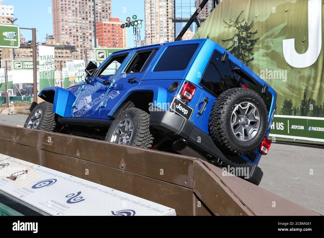 NEW YORK, NY, 2015. - 1. APRIL: Camp Jeep vor Javits Center auf der New York International Auto Show 2015 während des Press Day Stockfoto