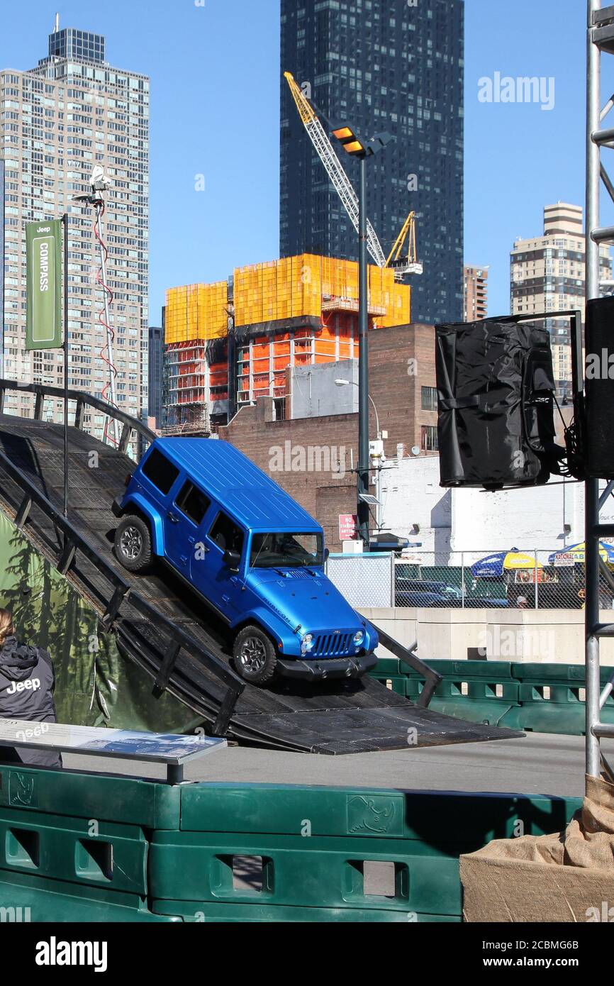 NEW YORK, NY, 2015. - 1. APRIL: Camp Jeep vor Javits Center auf der New York International Auto Show 2015 während des Press Day Stockfoto