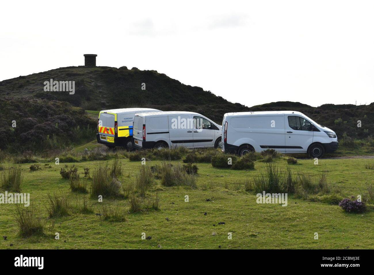 Polizeibeamte am Tatort in der Nähe des Gipfels von Brown Clee Hill im Süden von Shropshire. Eine Morduntersuchung wurde eingeleitet, nachdem ein Rentner in der Gegend tot aufgefunden wurde. Stockfoto