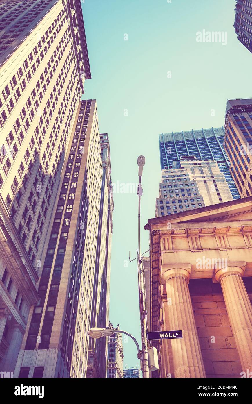 Vintage getöntes Bild der Wall Street in Manhattan, New York City, USA. Stockfoto