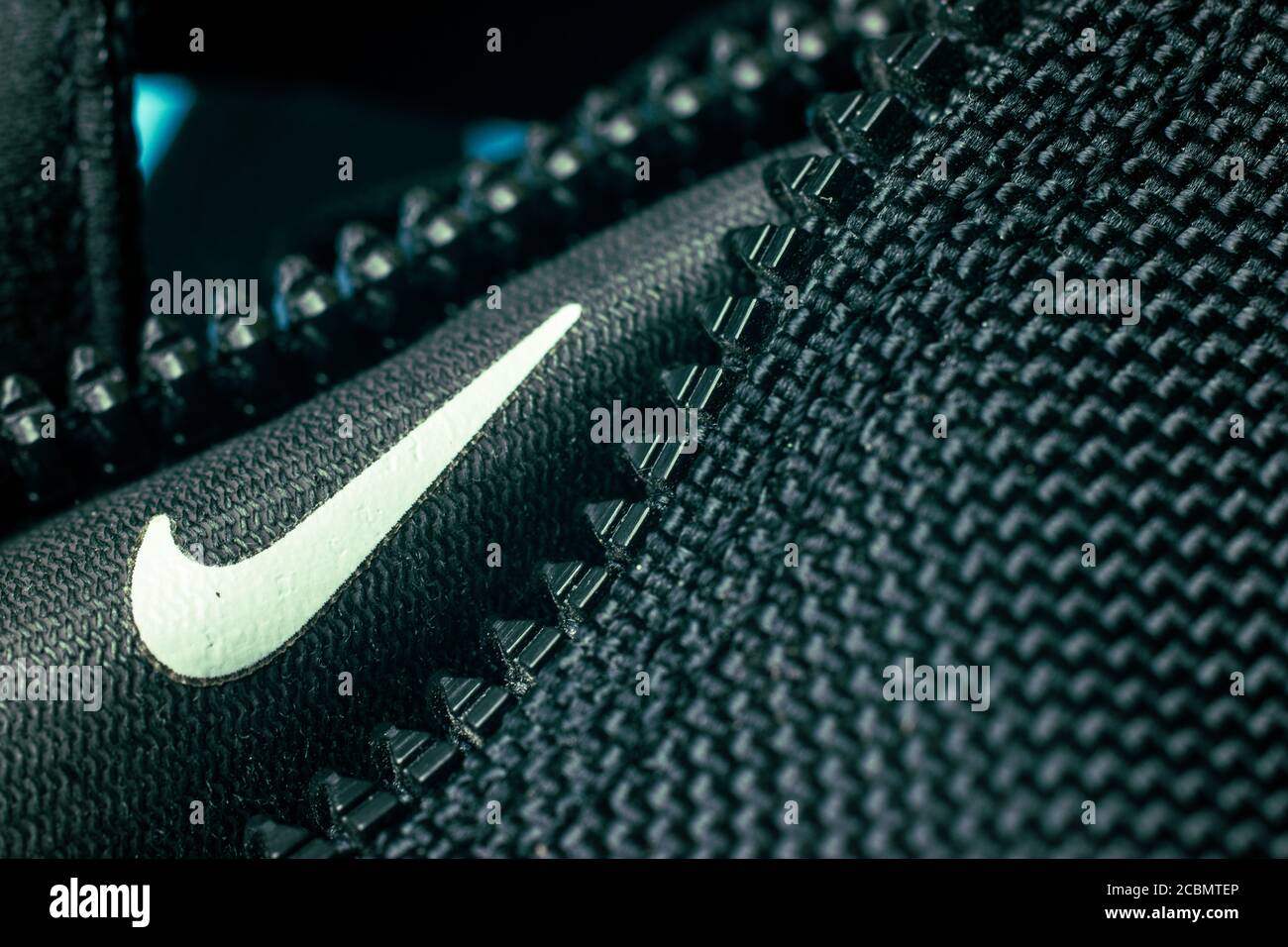 Moskau, Russland - 1. Juni 2020: Nike Logo close-up Makro, illustrative Editorial Stockfoto
