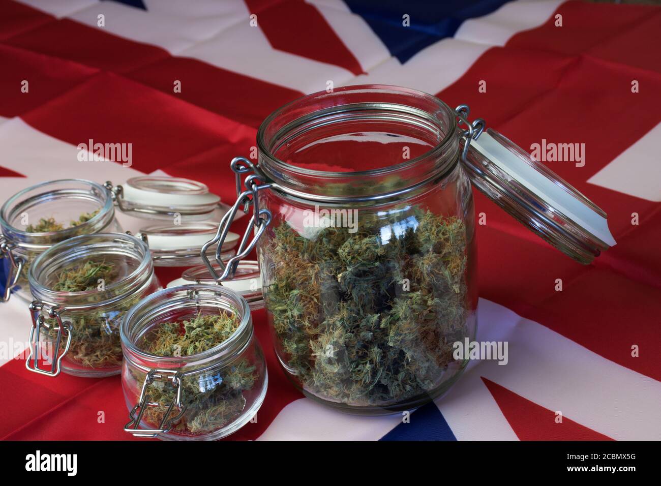 Medizinisches Marihuana THC legalisieren in Vereinigtes Königreich Großbritannien, Cannabis im Glas Stockfoto