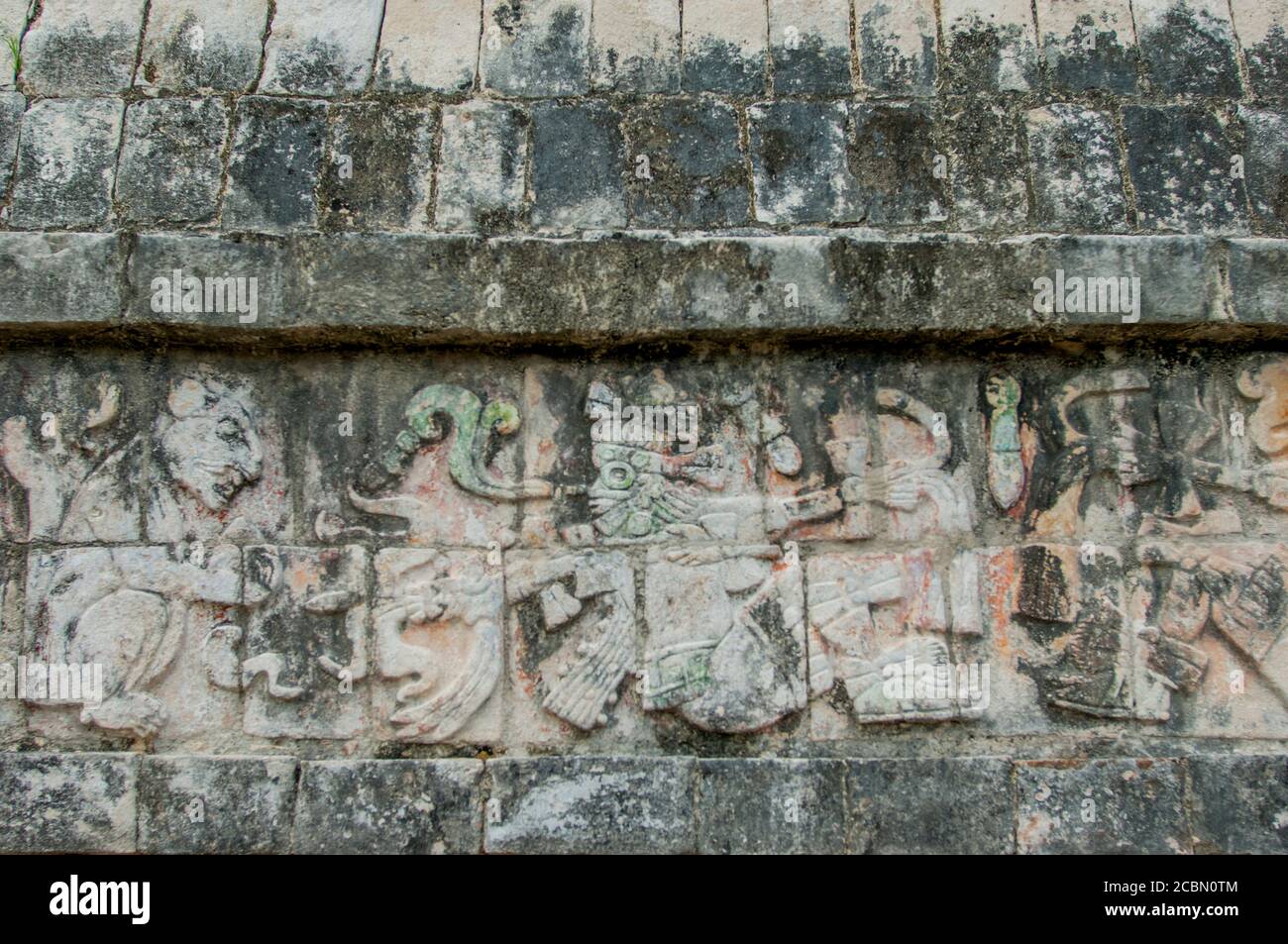 Reliefschnitzerei eines jaguar im Tempel von Der Krieger in der Archäologischen Zone Chichen Itza (UNESCO-Weltkulturerbe) auf dem Yucatan Peninsul Stockfoto