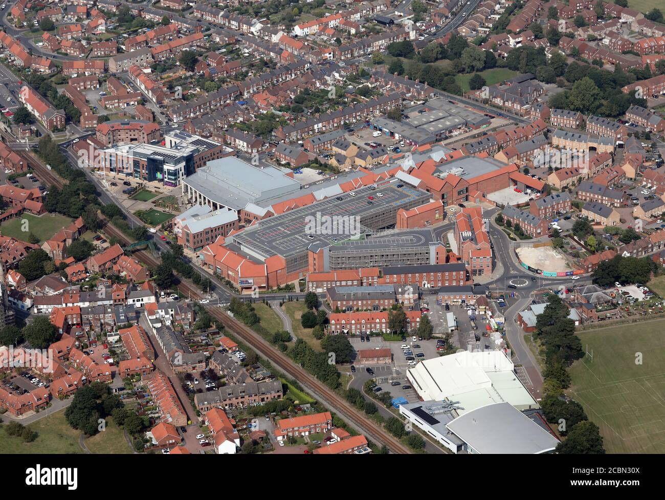 Luftaufnahme von Beverley's Flemingate Shopping Centre und East Riding Leisure Centre, Beverley, East Yorkshire Stockfoto