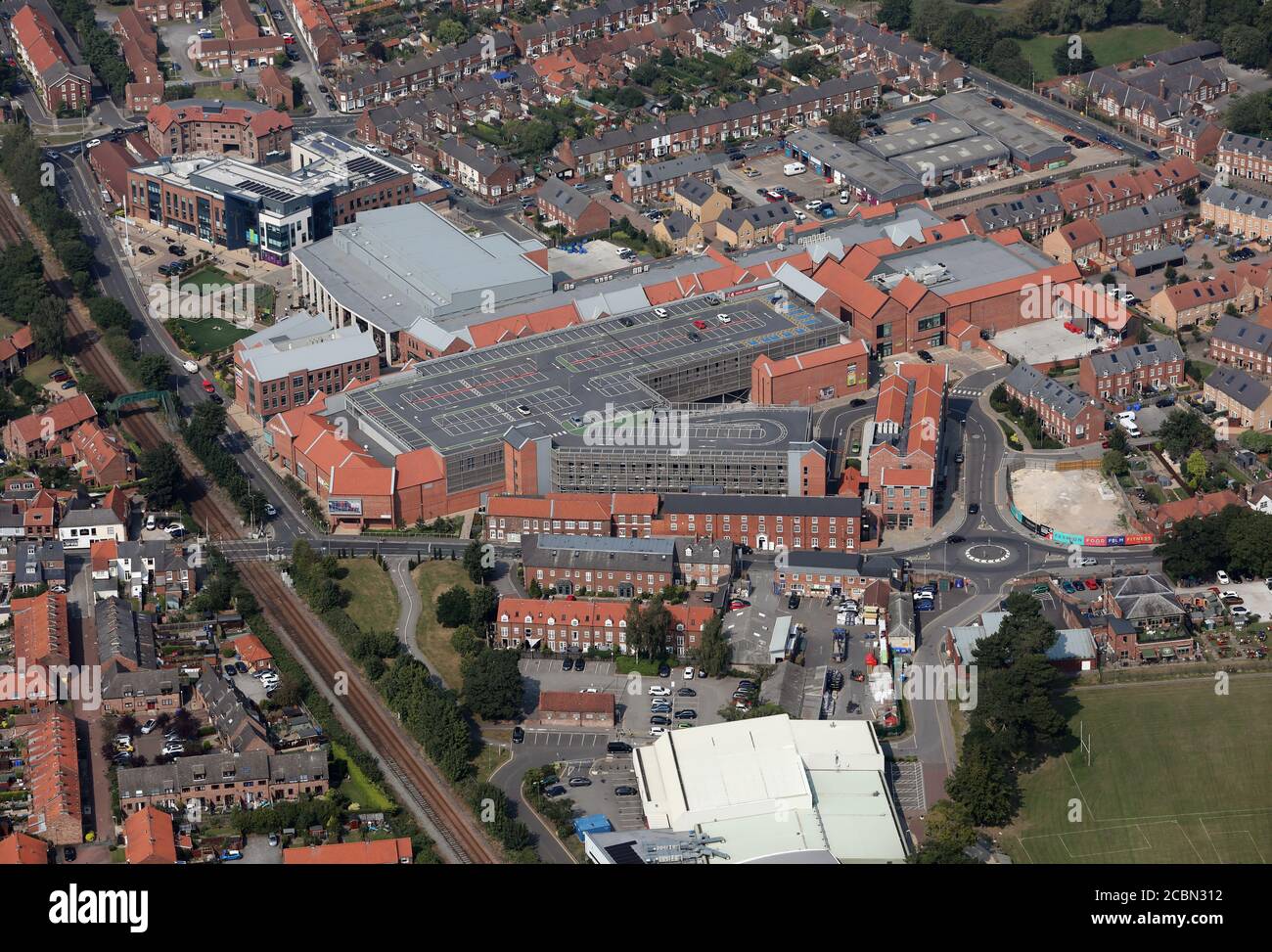 Luftaufnahme von Beverley's Flemingate Shopping Centre und East Riding Leisure Centre, Beverley, East Yorkshire Stockfoto