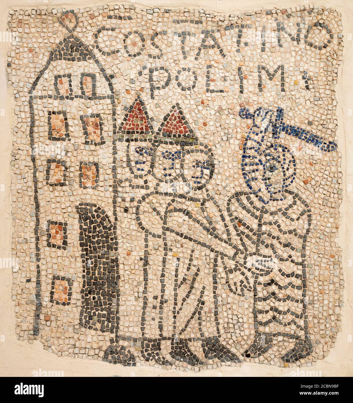 RAVENNA, ITALIEN - 29. JANUAR 2020: Das Detail des frühchristlichen Mosaikpflasters aus dem älteren Gebäude in der Kirche von San Giovanni Evangelista. Stockfoto