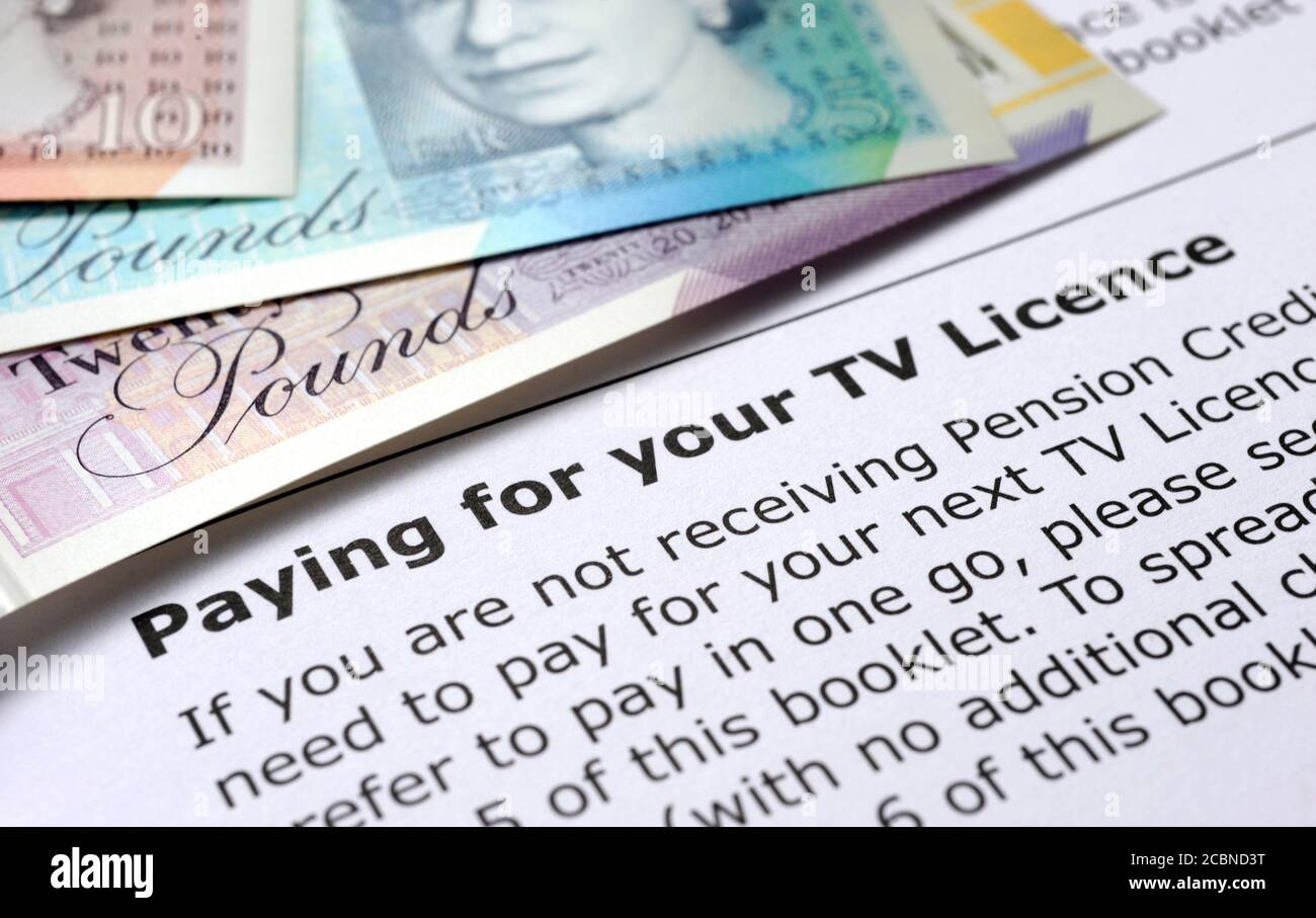 TV-LIZENZ-ANTRAG INFORMATIONSFORMULAR MIT GELD RE FERNSEHEN ANWENDUNG KOSTENLOSE ZAHLUNG RENTNER ETC GROSSBRITANNIEN Stockfoto