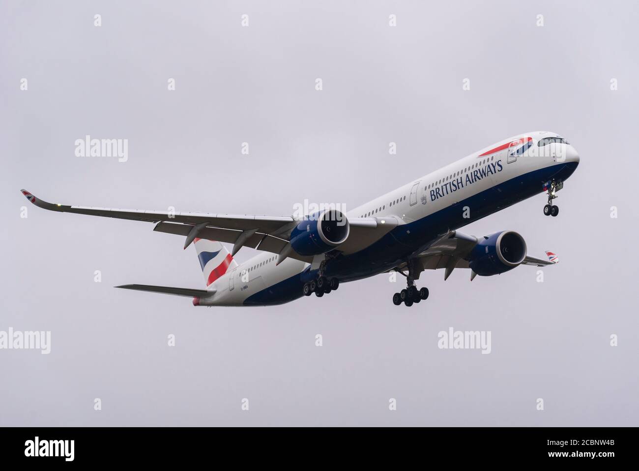 British Airways Airbus A350 Jet-Linienflugzeug G-XWBA landete am Flughafen London Heathrow, Großbritannien, während der COVID-19 Coronavirus-Pandemie. Stockfoto