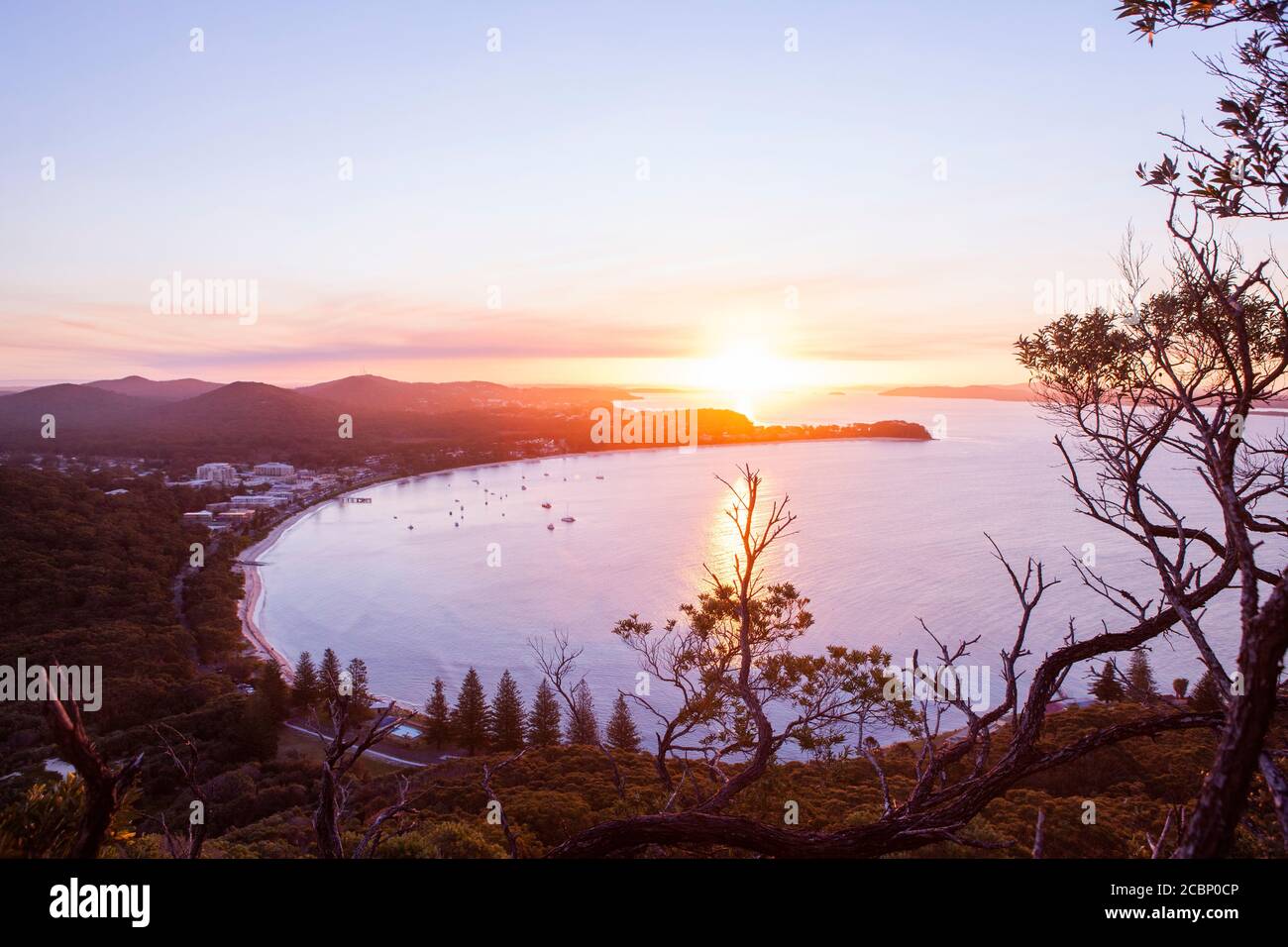 Wunderschöner Sonnenuntergang über der Shoal Bay, Australien Stockfoto