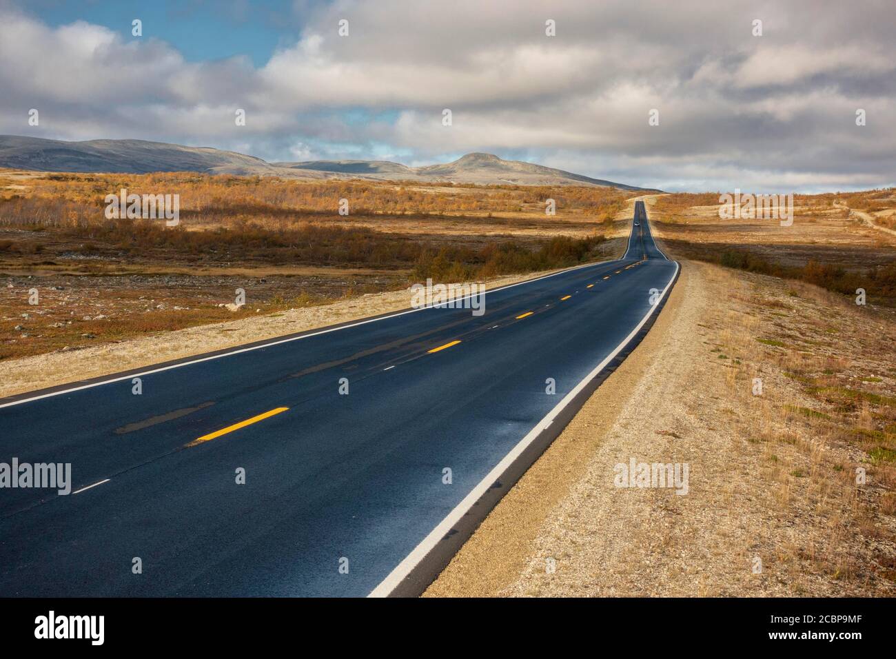 Einsame Straße zum Nordkap, Russenes, Troms, Norwegen Stockfoto