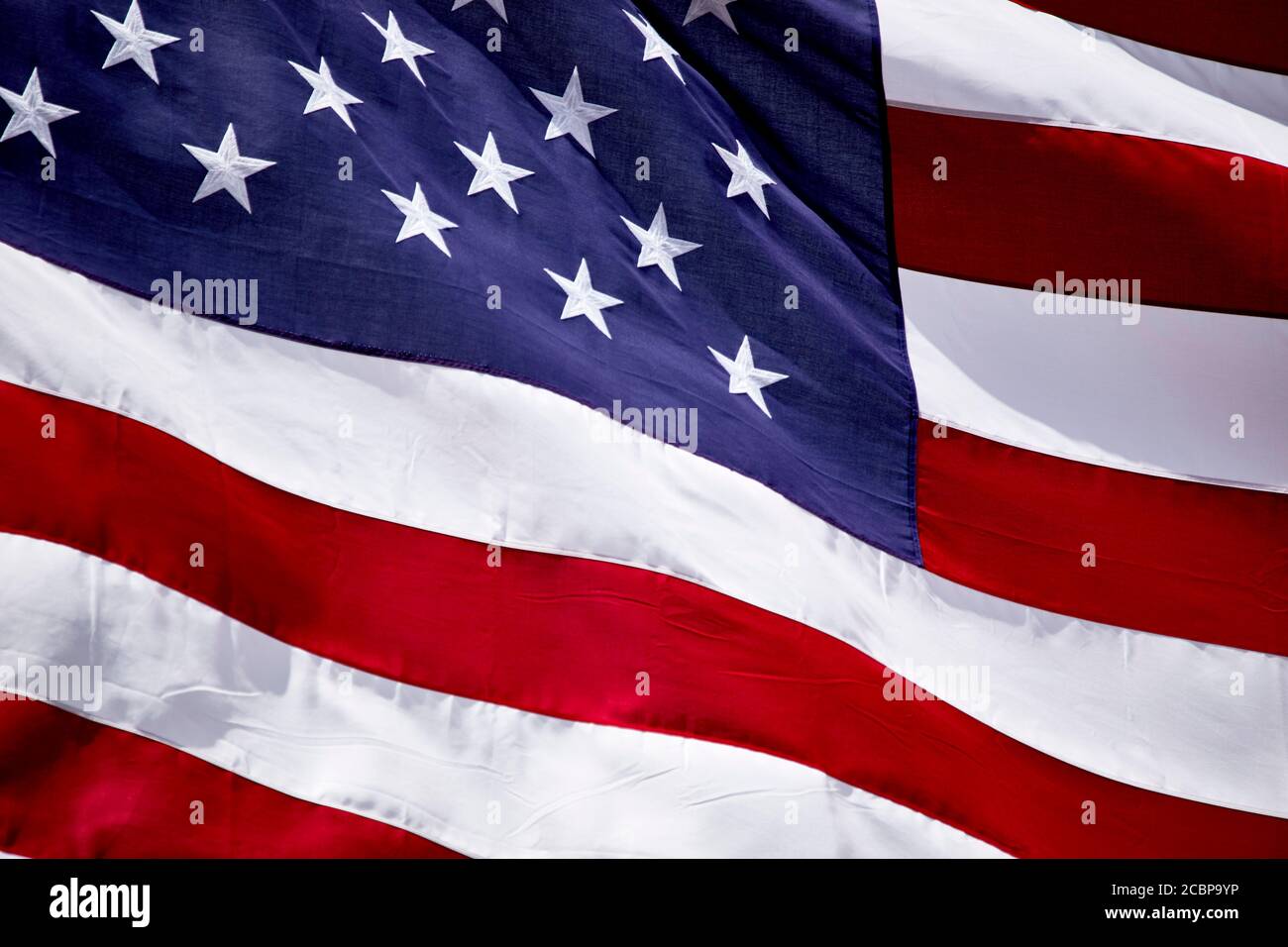Nahaufnahme einer amerikanischen Flagge, die im Wind weht Stockfoto