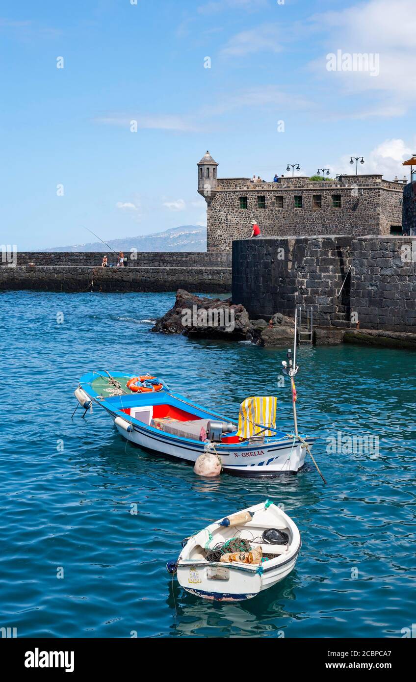 Historischer Hafen Puerto de la Cruz und Festung Bateria de Santa Barbara, Puerto de la Cruz, Teneriffa, Kanarische Inseln, Spanien Stockfoto