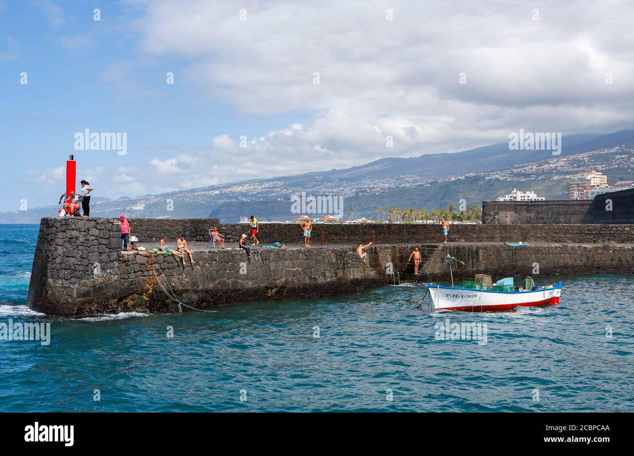 Historischer Hafen Puerto de la Cruz und Festung Bateria de Santa Barbara, Puerto de la Cruz, Teneriffa, Kanarische Inseln, Spanien Stockfoto