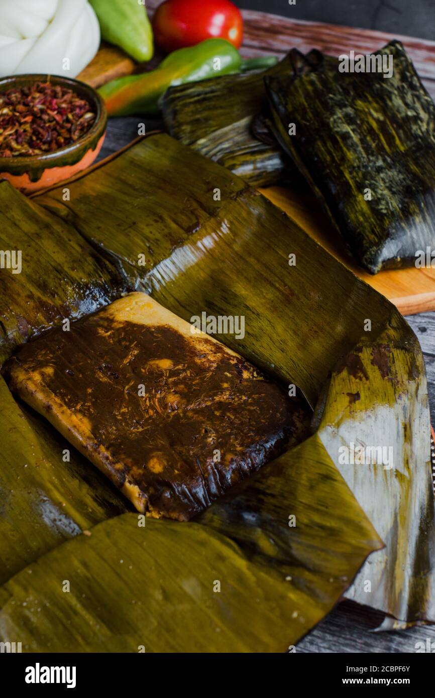 Tamal aus Oaxaca, genannt Tamales Oaxaqueños, ist ein traditionelles ...