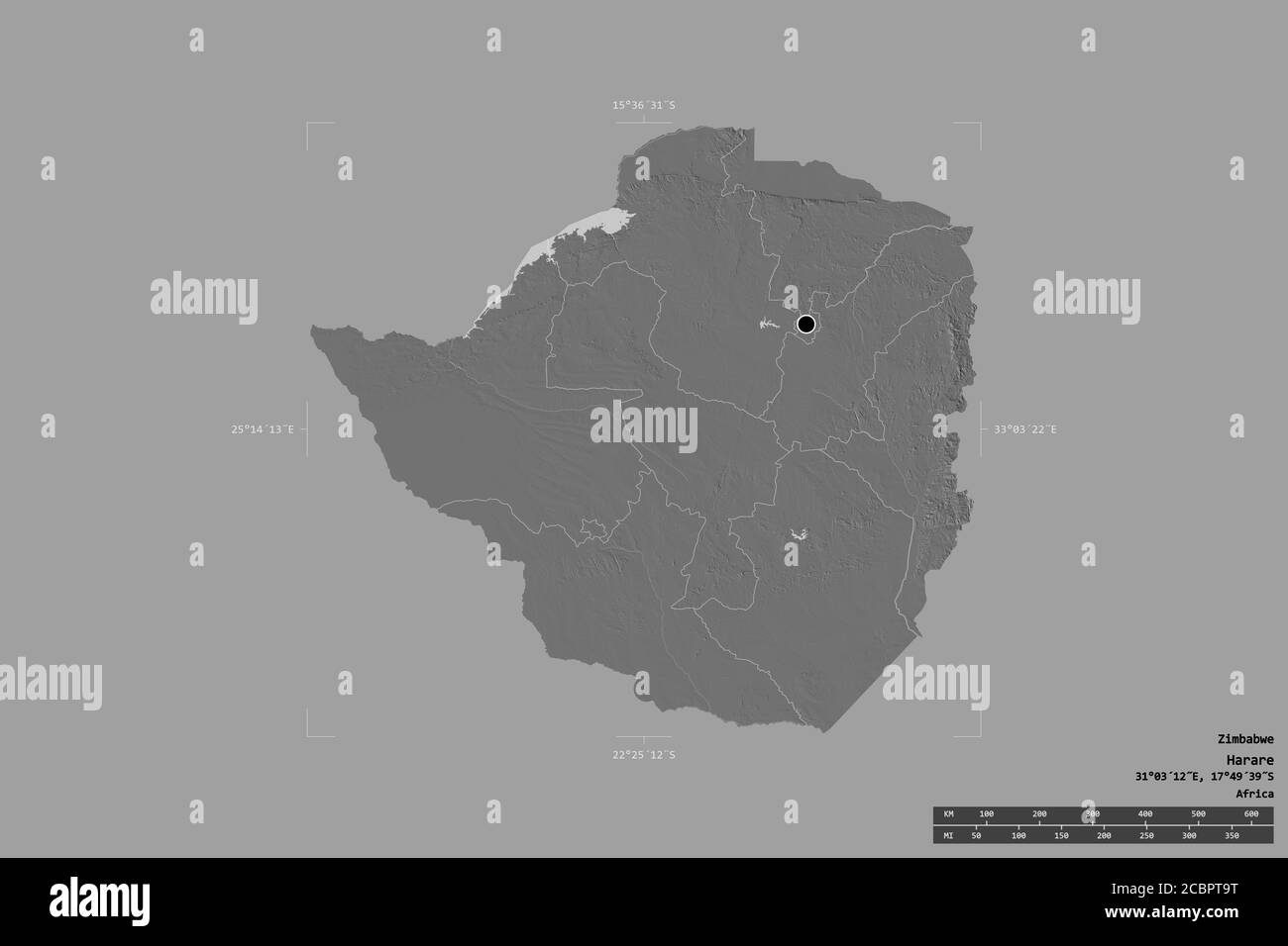 Gebiet von Simbabwe isoliert auf einem soliden Hintergrund in einem georeferenzierten Begrenzungsrahmen. Regionale Hauptabteilung, Entfernungsskala, Beschriftungen. Höhenkarte mit zwei Ebenen Stockfoto