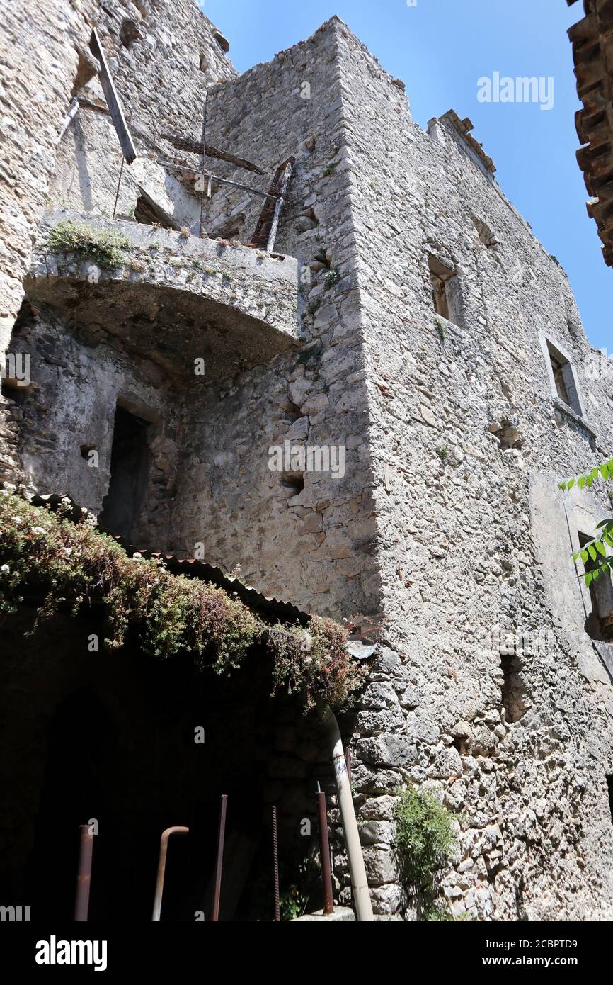 Pesche - Ruderi del borgo fortificato Stockfoto