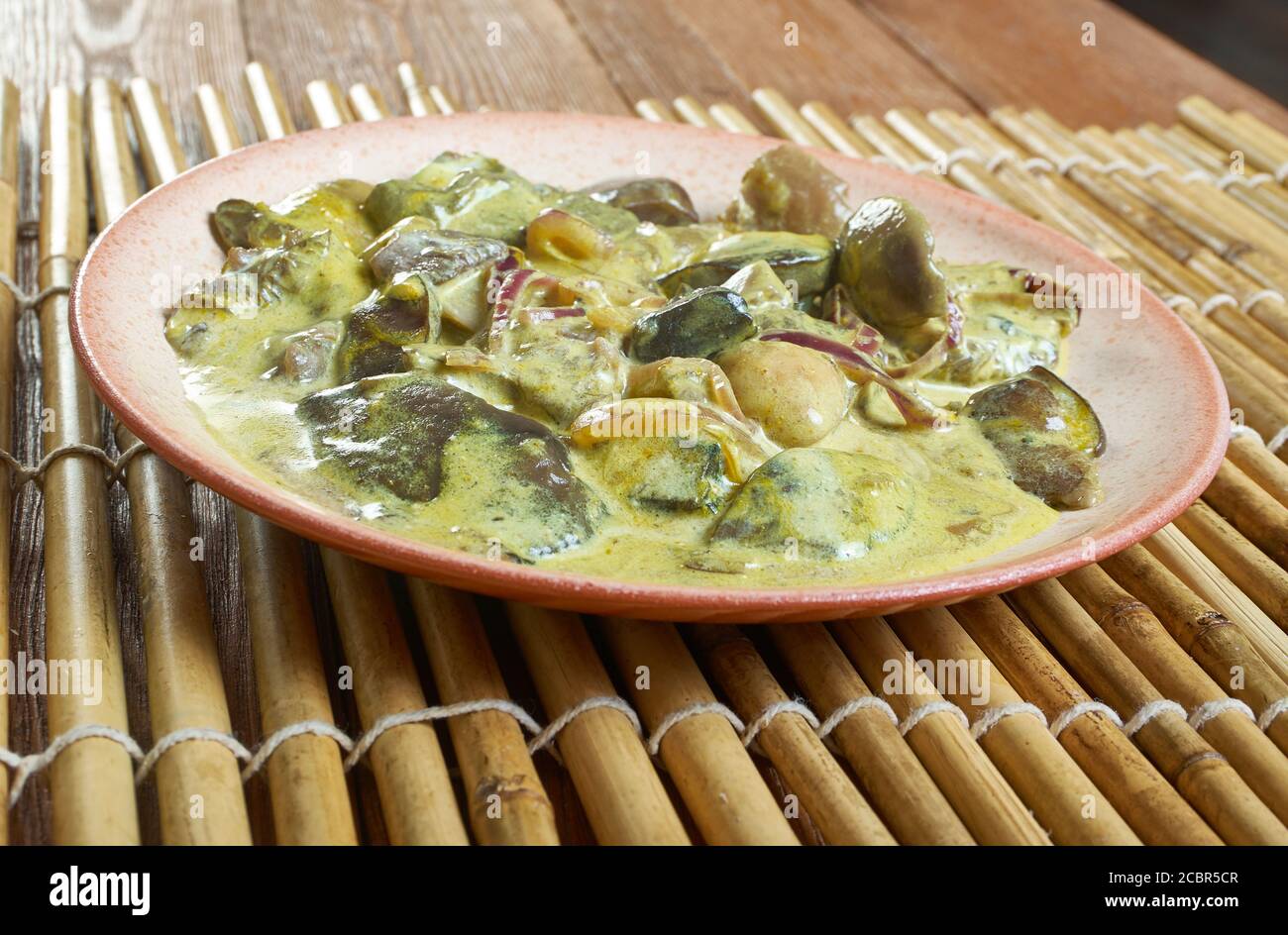 Pilzperatal, Omas Pilz Dry Curry, indische Art Rührpilze gebraten Stockfoto