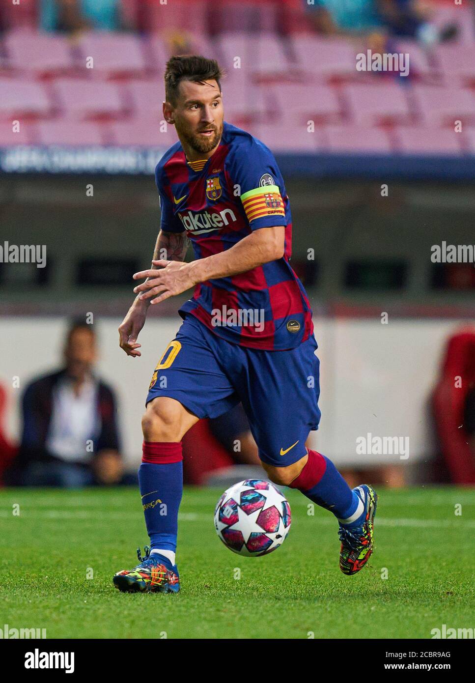 Lissabon, Lissabon, Portugal, 14. August 2020. Lionel MESSI, Barca 10 mit Ball im Viertelfinale UEFA Champions League Finalturnier FC BAYERN MÜNCHEN - FC BARCELONA 8-2 in der Saison 2019/2020, FCB, München, Barca © Peter Schatz / Alamy Live News / Pool - die UEFA-VORSCHRIFTEN VERBIETEN DIE VERWENDUNG VON FOTOS als BILDSEQUENZEN und/oder QUASI-VIDEO - Nationale und internationale Nachrichtenagenturen AUSSCHLIESSLICH zur redaktionellen Verwendung Stockfoto