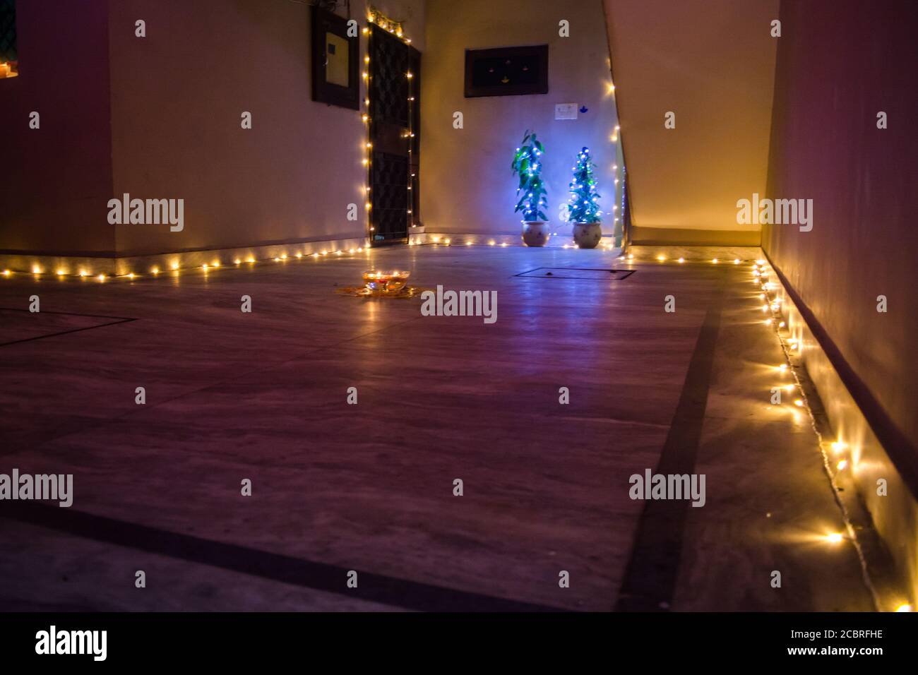 Happy Diwali - bunte Dekoration LED-Licht für diwali während diwali Feier, hängende Lampenschirme Stockfoto