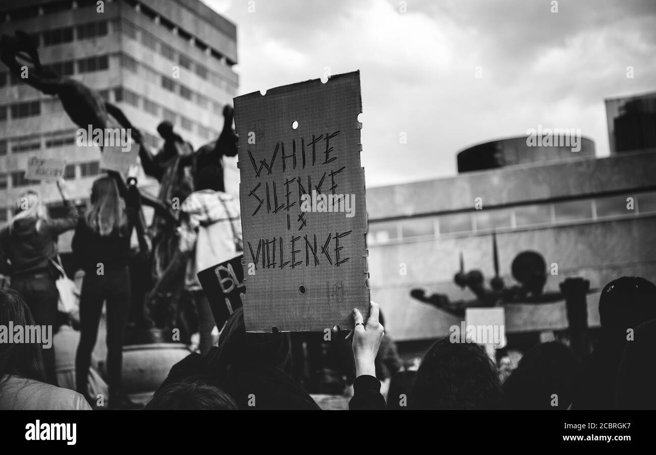 Eindhoven / Niederlande - 06/06/2020 Black Lives Matter Protest in den Niederlanden ist weißes Schweigen Gewalt Stockfoto