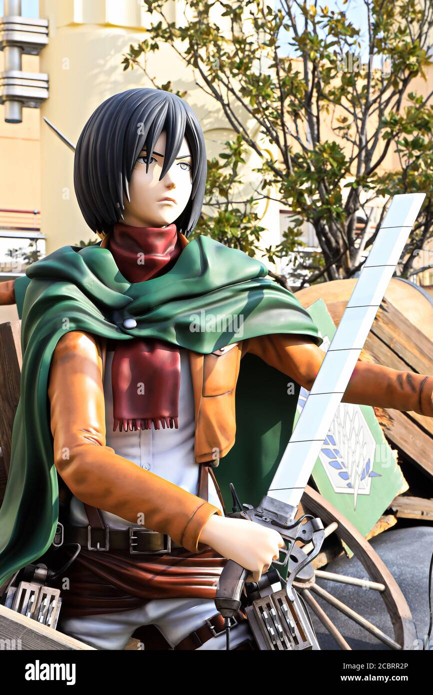 Klonoid-Statue von Mikasa Ackerman aus Angriff auf Titan ( Shingeki no Kyojin ) /Rennen um das Überleben XR Fahrt in den Universal Studios japan. Stockfoto