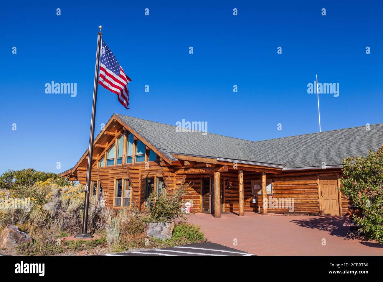 US-Flagge im Besucherzentrum am Black Canyon des Gunnison National Park in Colorado. Der Canyon wurde vom Gunnison River geschnitzt. Stockfoto