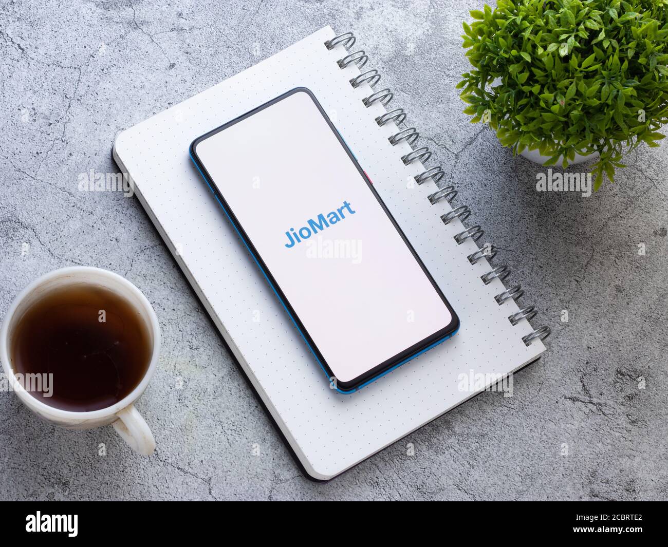 Assam, indien - 7. Juli 2020 : Jiomart kirana App für den Kauf von Lebensmitteln online. Stockfoto