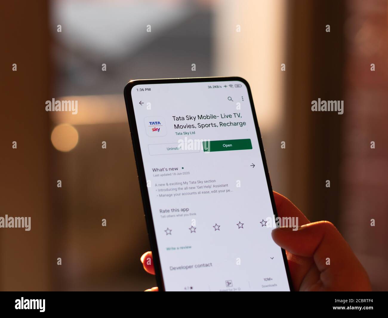 Assam, indien - 12. August 2020 : Tata Sky ein DTH-Service-Provider-Logo auf dem Telefonbildschirm. Stockfoto