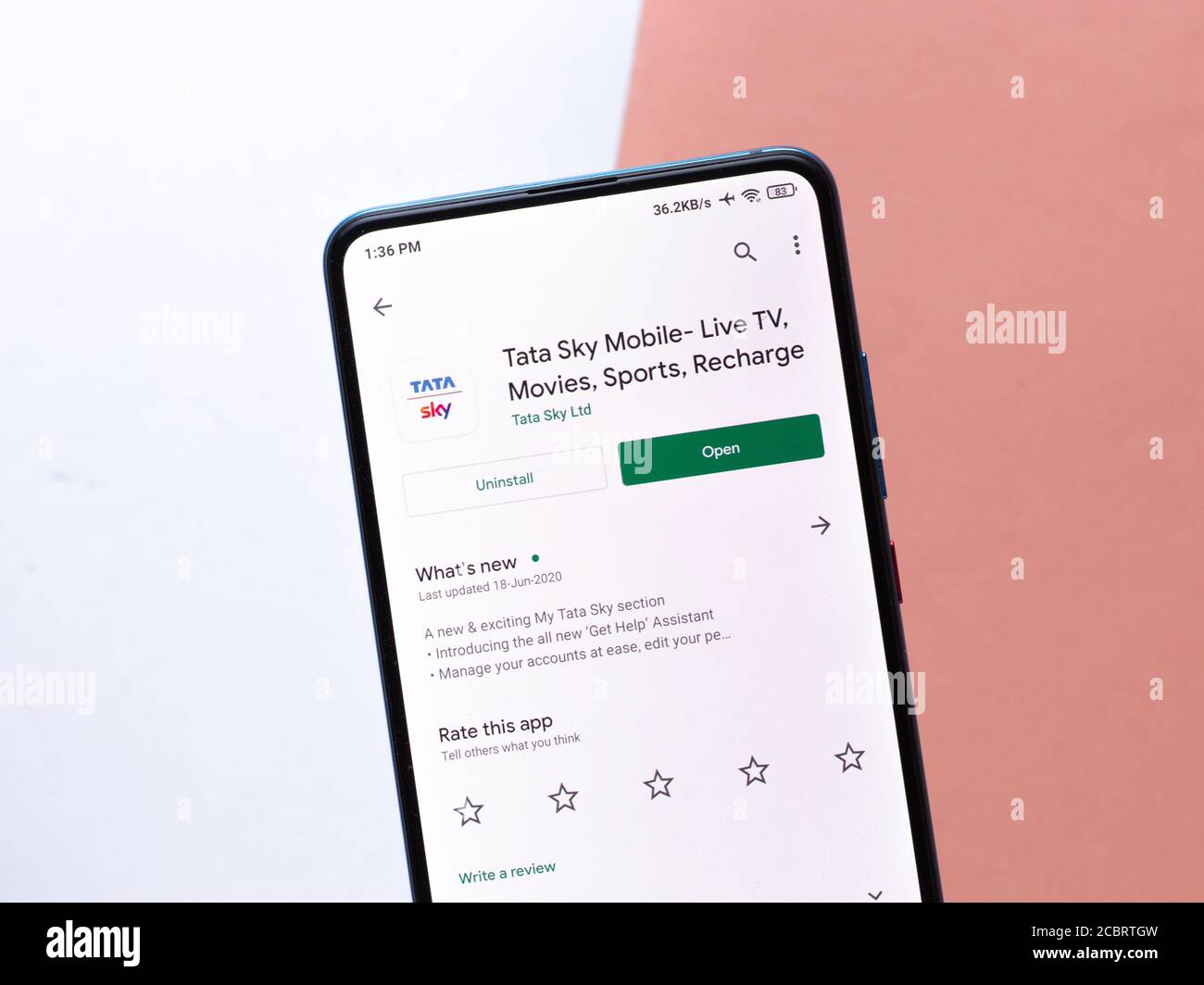 Assam, indien - 12. August 2020 : Tata Sky ein DTH-Service-Provider-Logo auf dem Telefonbildschirm. Stockfoto