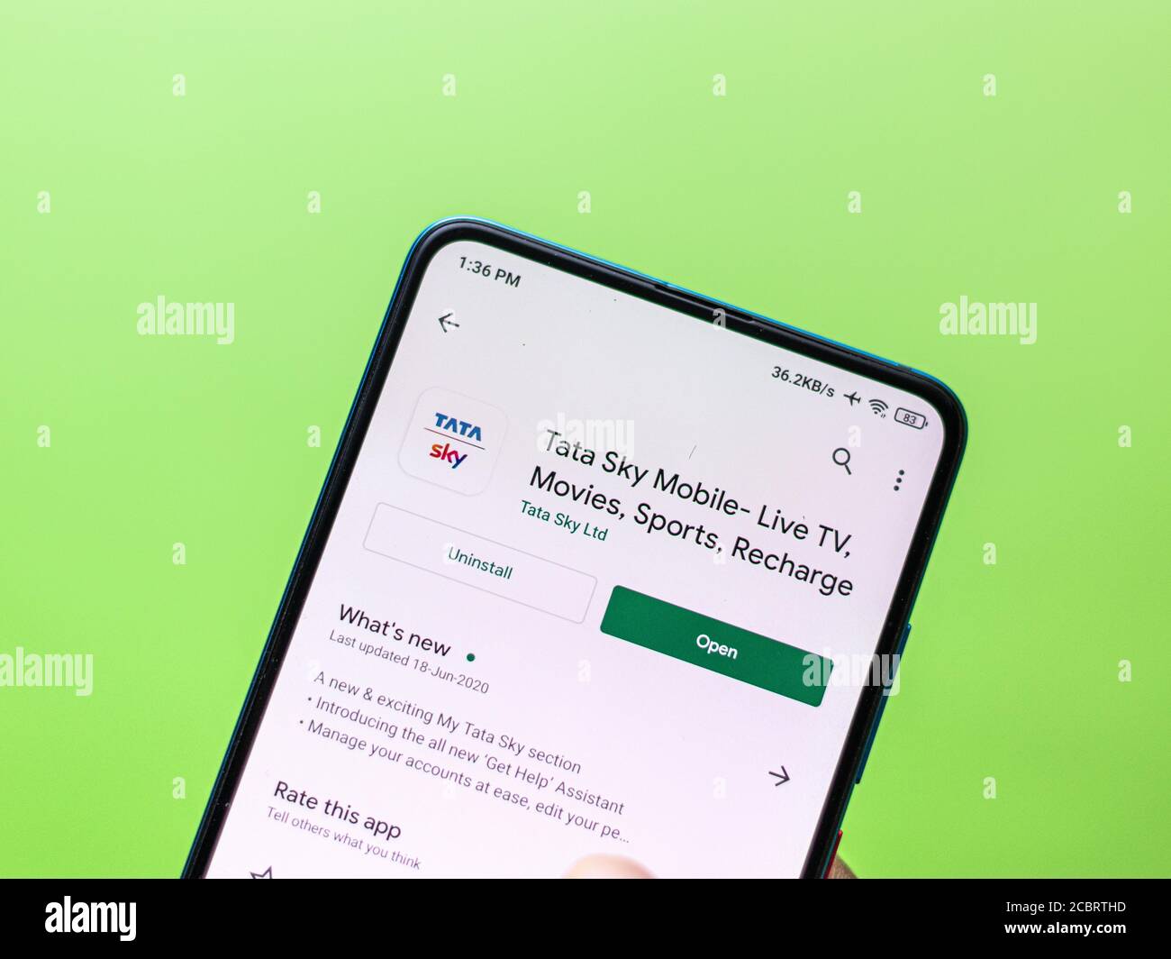 Assam, indien - 12. August 2020 : Tata Sky ein DTH-Service-Provider-Logo auf dem Telefonbildschirm. Stockfoto