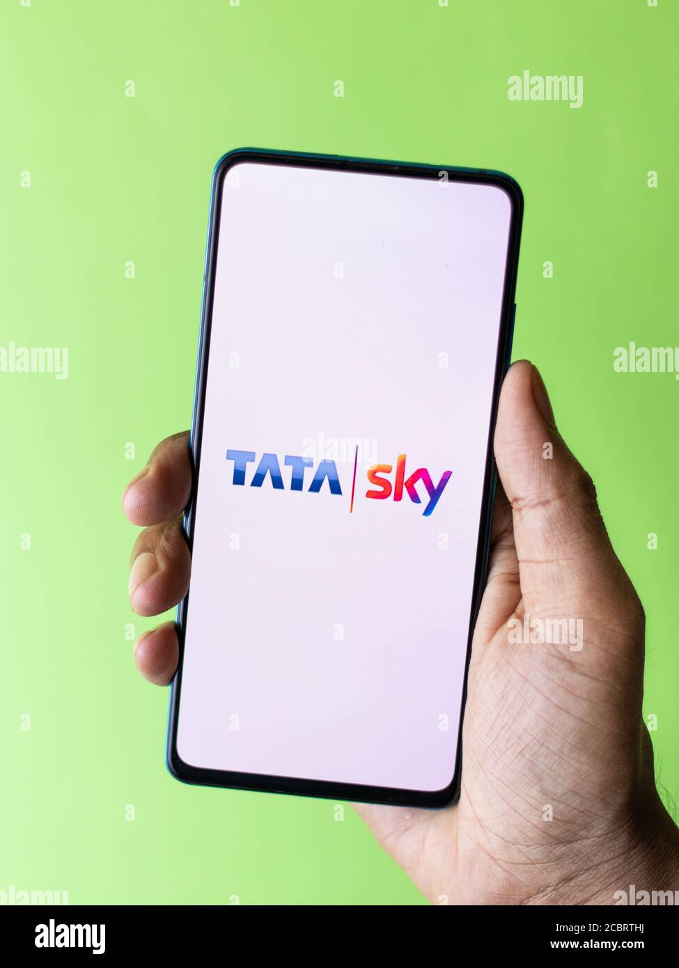 Assam, indien - 12. August 2020 : Tata Sky ein DTH-Service-Provider-Logo auf dem Telefonbildschirm. Stockfoto