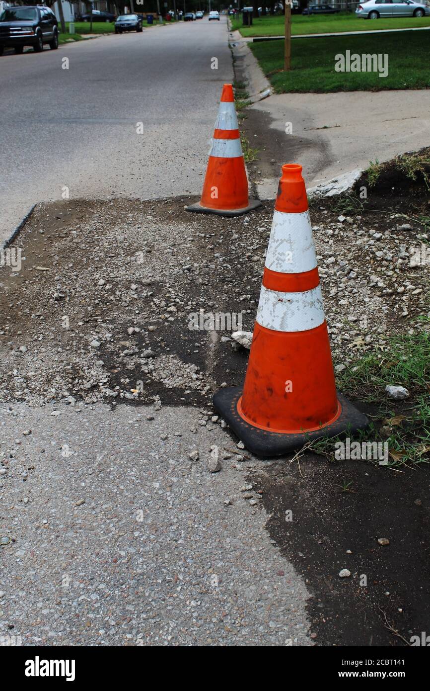 Straßenarbeiten an einer kleinen Wohnstraße in Kansas Stockfoto