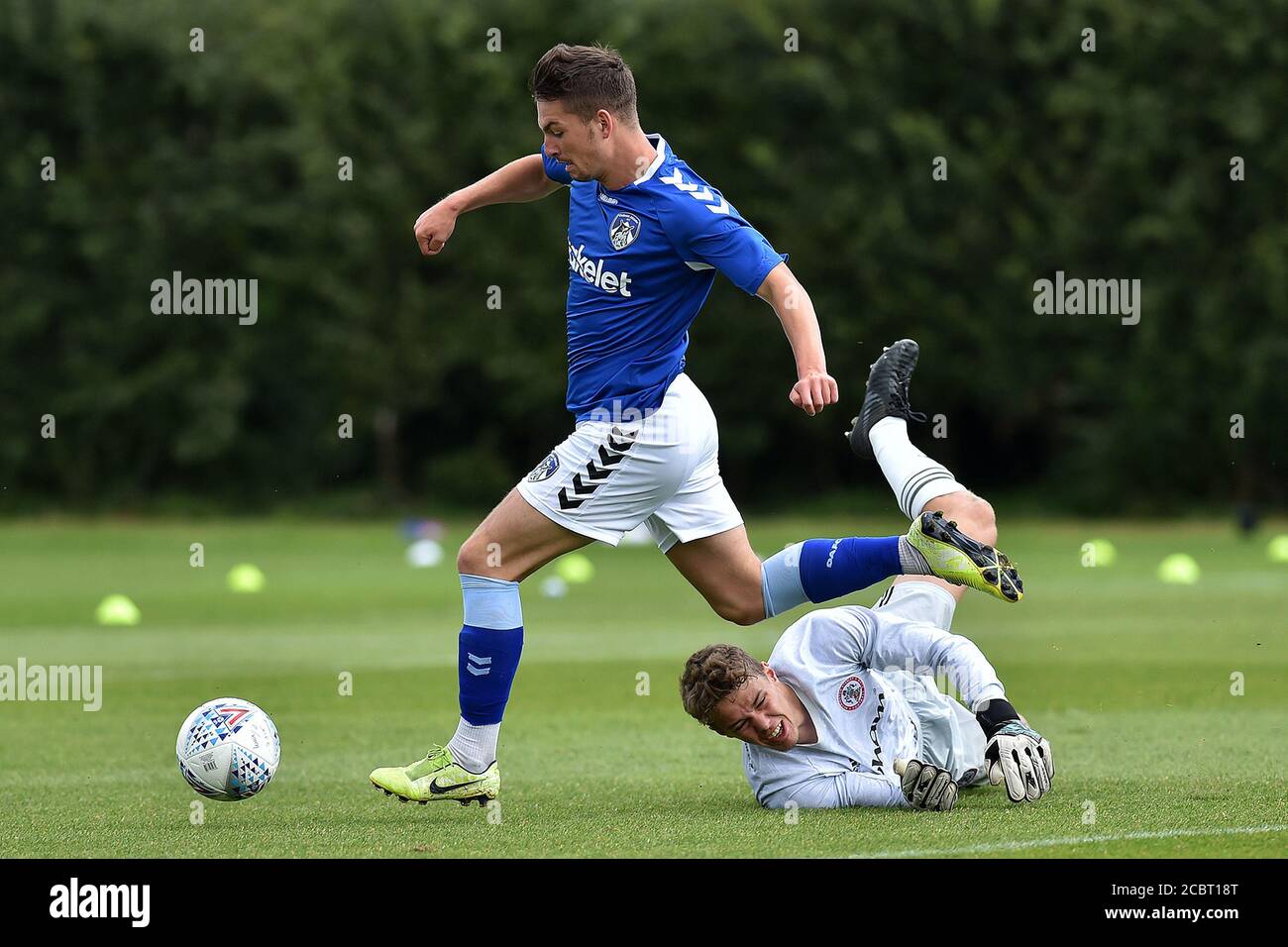 OLDHAM, ENGLAND - 15. AUGUST Oldham Athletic's Zak Dearnley in Aktion während der Pre-Season Freundschaftsspiel zwischen Oldham Athletic und Accrington Stanley in Chapel Road, Oldham am Samstag, 15. August 2020. (Kredit: Eddie Garvey, Mi News) Kredit: MI Nachrichten & Sport /Alamy Live Nachrichten Stockfoto