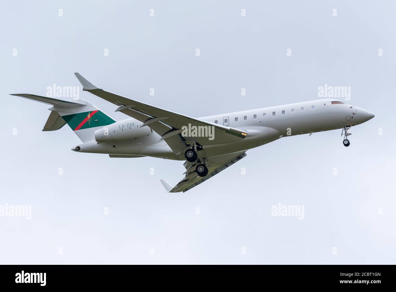 Global Jet Luxembourg Jet Flugzeug landete am Flughafen London Heathrow, Großbritannien, während der COVID-19 Coronavirus Pandemie. Bombardier Global Express Global 6000 Stockfoto