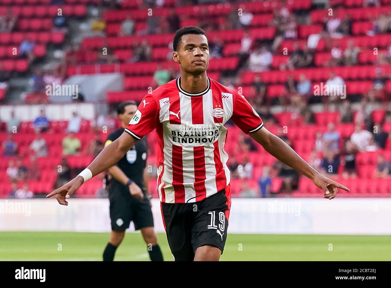 EINDHOVEN, PSV - Vitesse, 15-08-2020, Fußball, Freundschaftsspiel, Niederländische Eredivisie, Saison 2020-2021, Philips Stadium, PSV-Spieler Cody Gakpo hat 1-1 erzielt Stockfoto