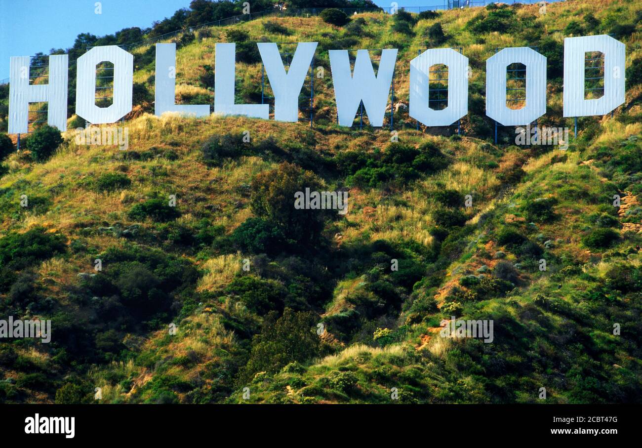 Blick auf Hollywood-Schild in Hollywood Hills von unten, Los Angeles, Kalifornien Stockfoto