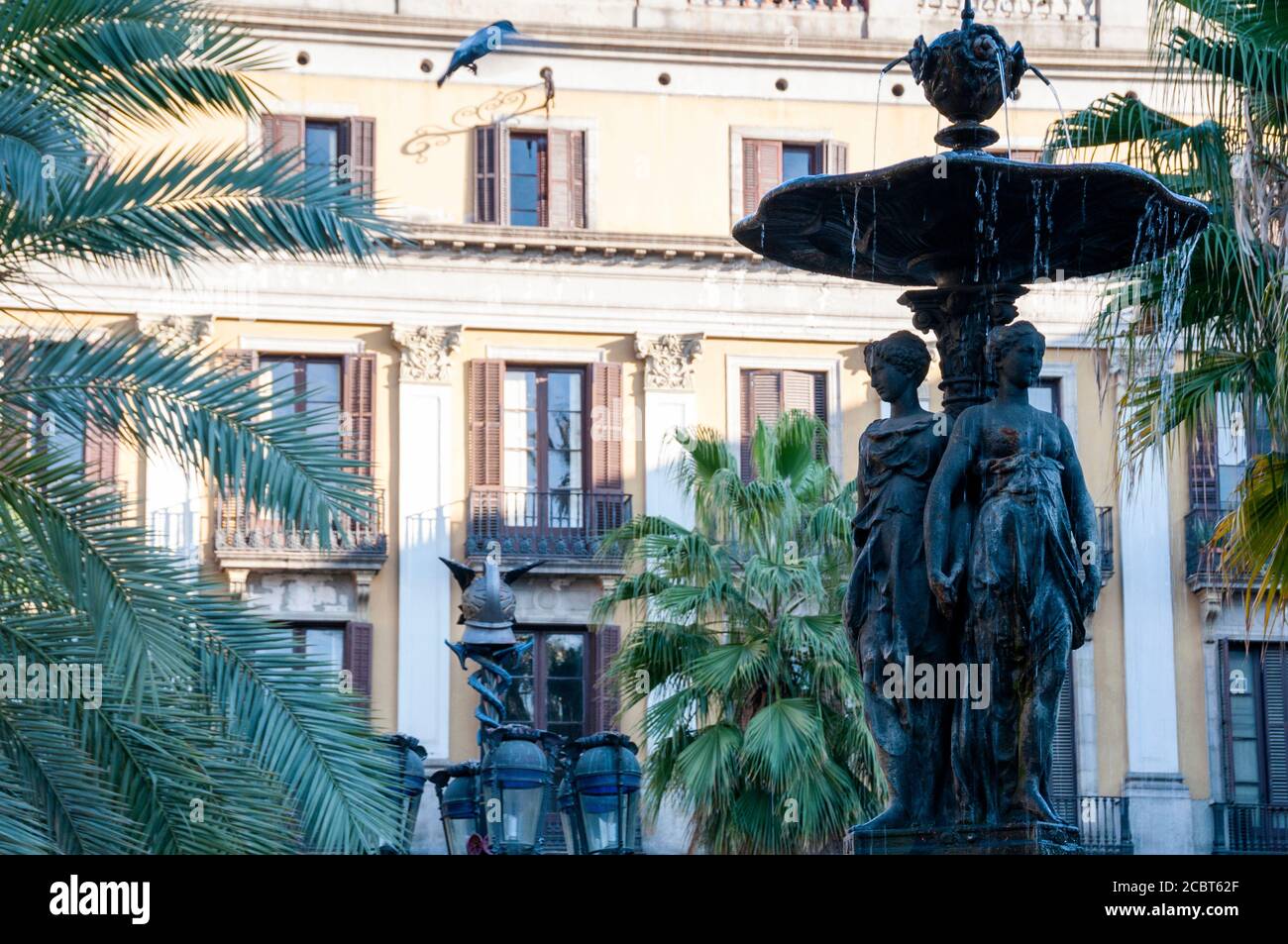 Barcelona Plac Reial Brunnen Tres Gracies oder Three Graces, Spanien. Stockfoto