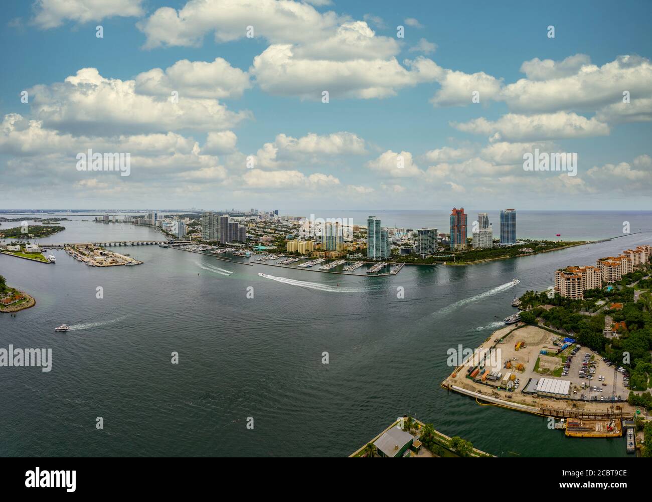 Schöne Luftdrohne Foto von Miami Beach Regierung geschnitten Einlass Zum Atlantischen Ozean Stockfoto