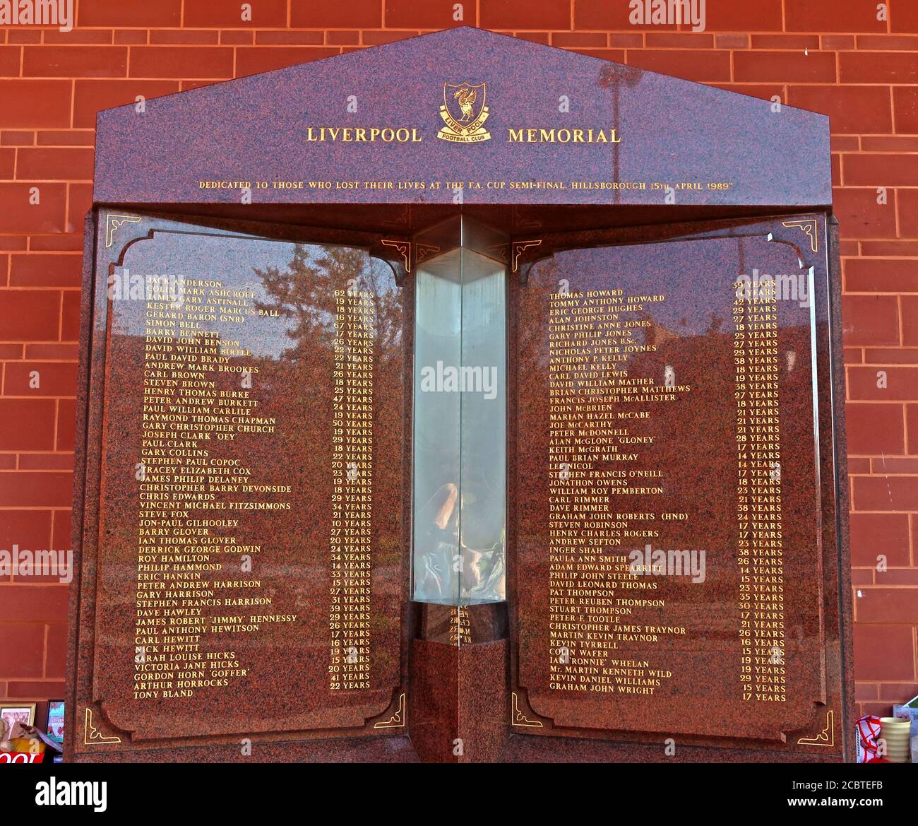 Das Hillsborough Memorial im Anfield Stadium, Liverpool, wo die Namen der Opfer der Hillsborough-Katastrophe aufgeführt sind, Anfield L4 0TH, England, Vereinigtes Königreich Stockfoto