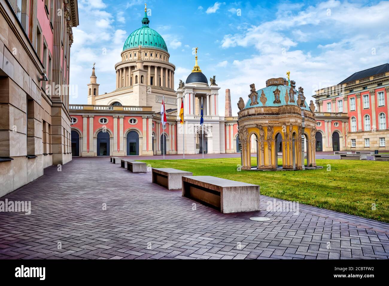 Nikolaikirche und Landtag Brandenburg in Potsdam. Stockfoto