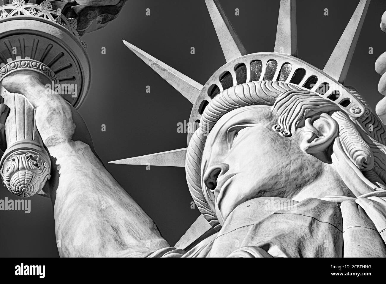 Die Freiheitsstatue ist eine kolossale Kupferstatue, die von Auguste Bartholdi entworfen wurde.ein französischer Bildhauer wurde von Gustave Eiffel gebaut. Stockfoto