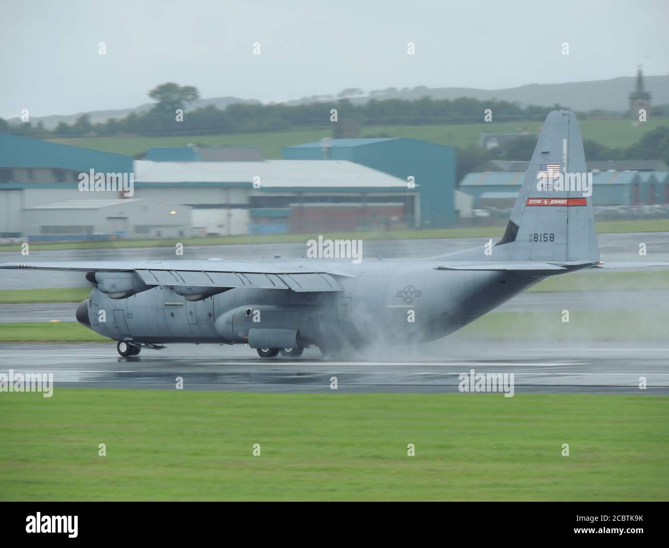 05-8158, eine Lockheed C-130J Hercules, die vom 403rd Wing der United States Air Force am Prestwick Airport in Ayrshire betrieben wird. Stockfoto