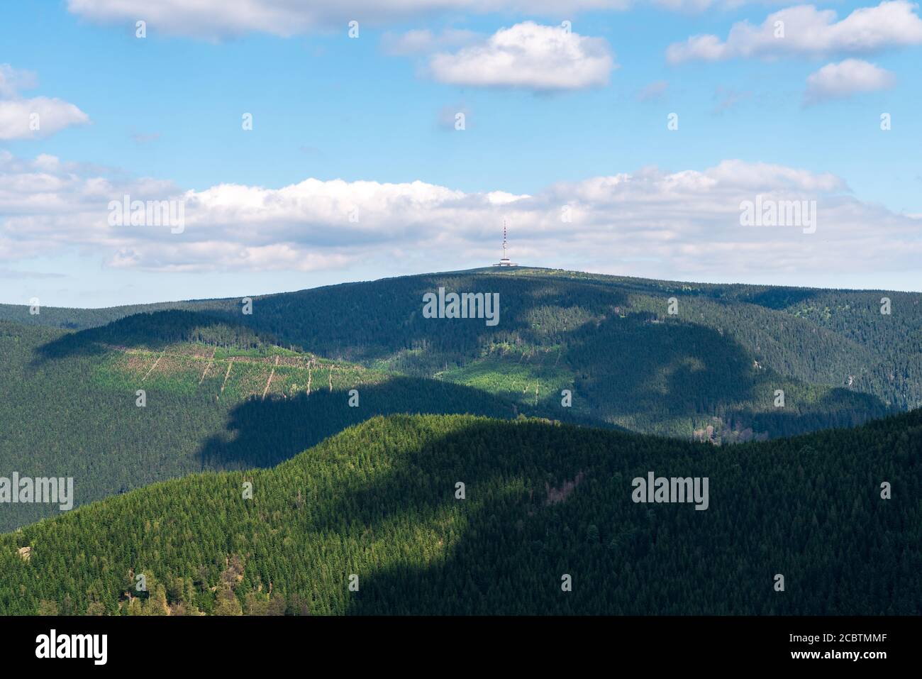 Praded Hügel von Rysi skala Felsformation in Jeseniky Berge In der Tschechischen republik Stockfoto