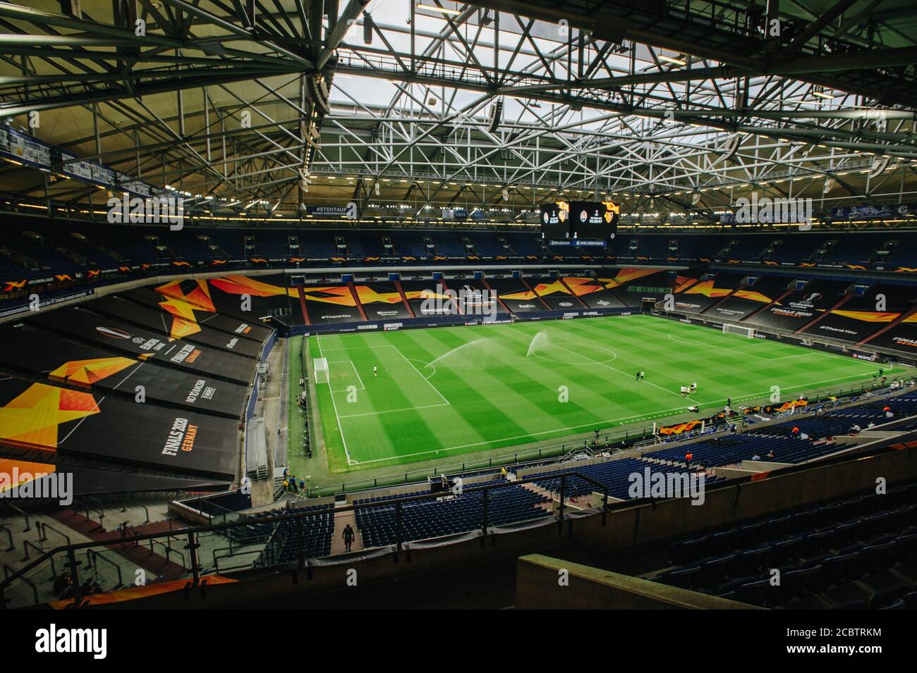 Gelsenkirchen, Deutschland - 11. August 2020: Ventils Arena oder Schalke 04 Stadion vor dem Spiel der League Europa Shakhtar gegen Basel. Öffentliche Veranstaltungen sind erlaubt Stockfoto