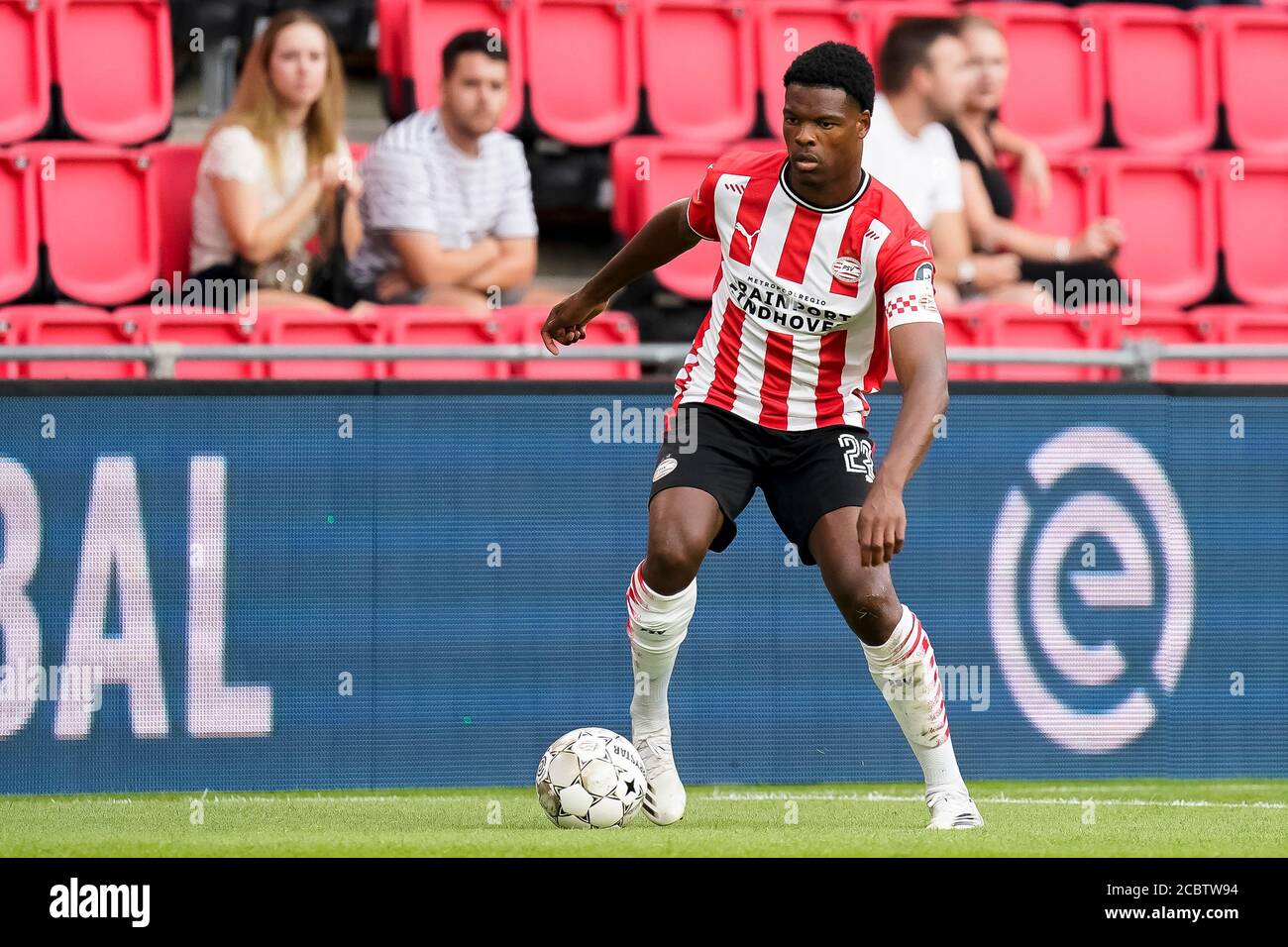 EINDHOVEN, PSV - Vitesse, 15-08-2020, Fußball, Freundschaftsspiel, Niederländische Eredivisie, Saison 2020-2021, Philips Stadium, PSV-Spieler Denzel Dumfries Stockfoto