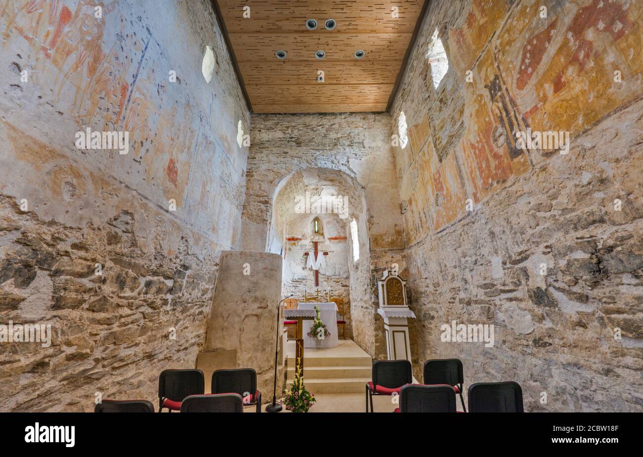 Der Innenraum der St. Georg Kirche, 10. Jahrhundert, vorromanische, 11. Jahrhundert Gemälde, im Dorf Kostolany pod Tribecom, Nitra Region, Slowakei Stockfoto