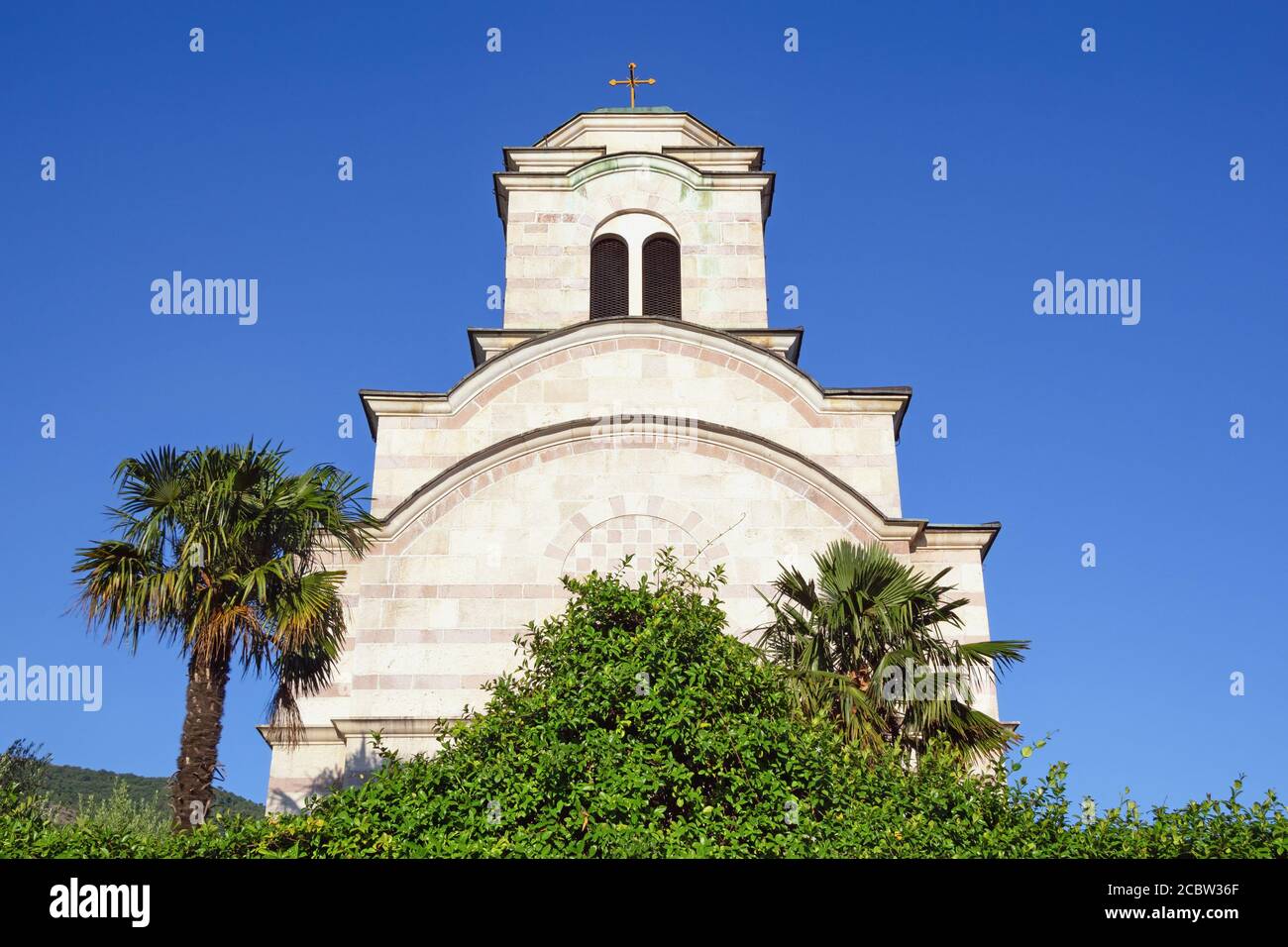 Religiöse Architektur, Details. Montenegro. Glockenturm der orthodoxen Kirche von Saint Sava in Tivat Stadt Stockfoto