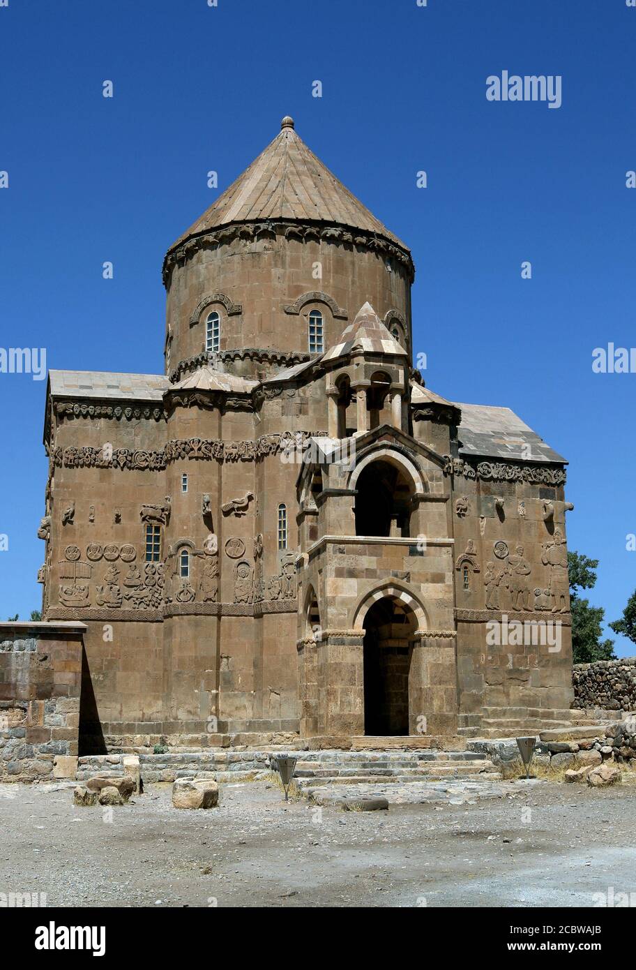 Die Akdamar Killisesi (Kirche des Heiligen Kreuzes) auf der Insel Akdamar am Van-See in der Osttürkei. Die Kirche wurde 921 n. Chr. erbaut. Stockfoto