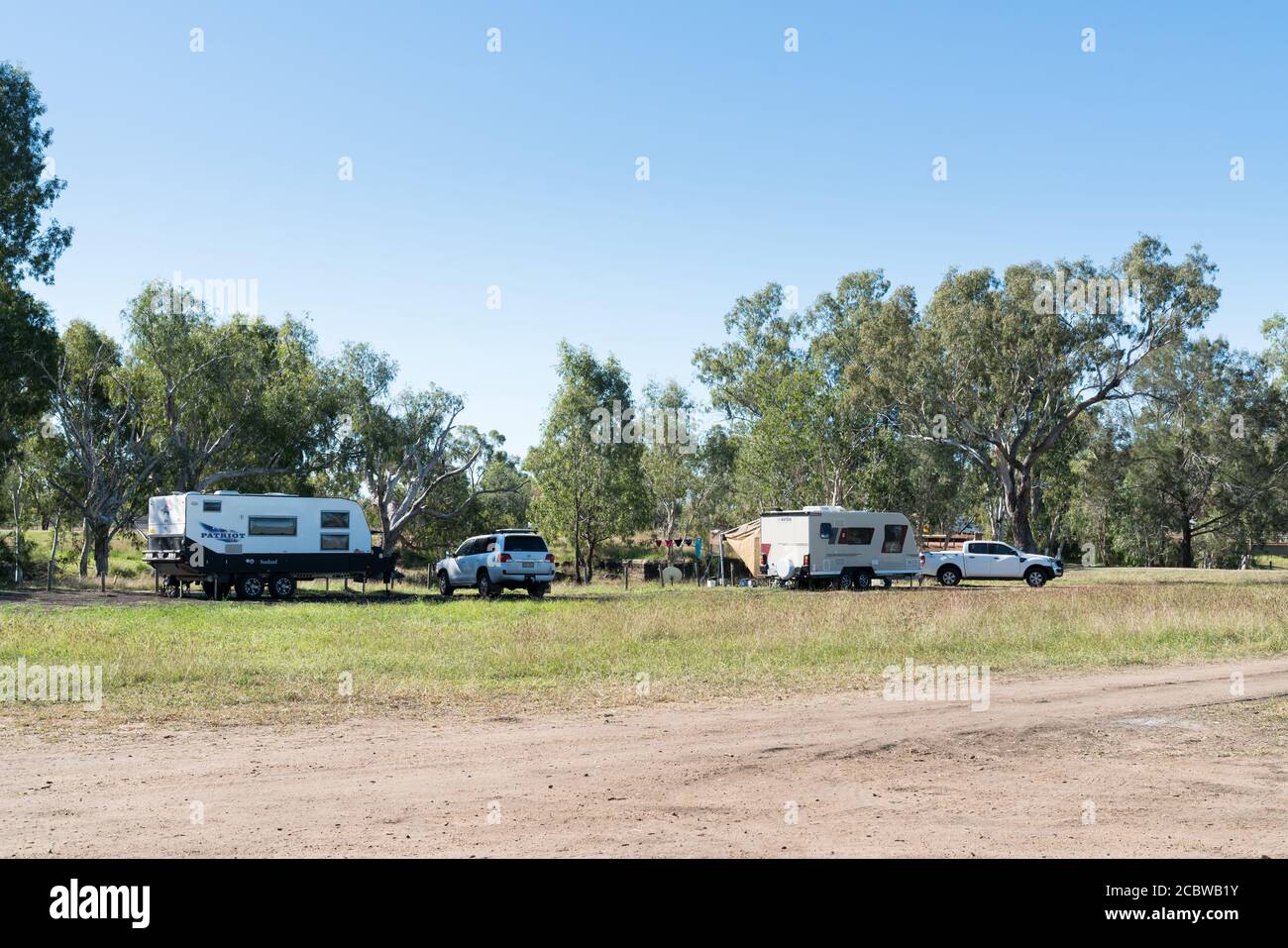 Graue Nomadencamper auf dem Campingplatz am Fletcher Creek Auf dem Gregory Development Road Highway in der Nähe von Charters Towers Stockfoto